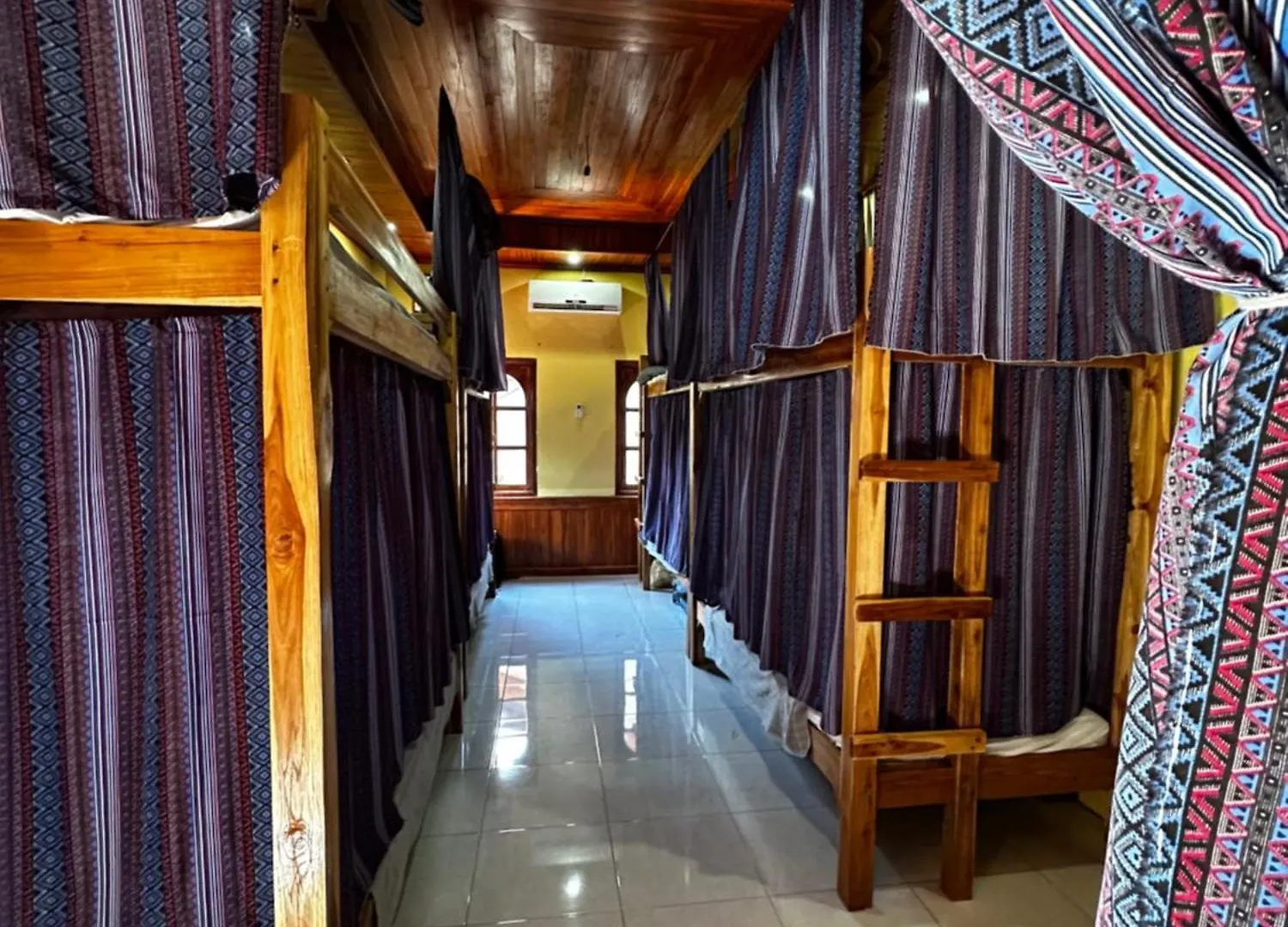 La Casa Nostra Hostel Luang Prabang 0*,